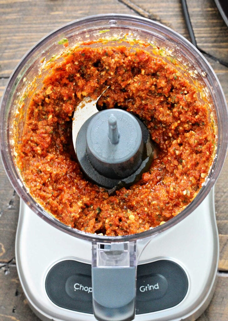 pesto rosso in blender-blended