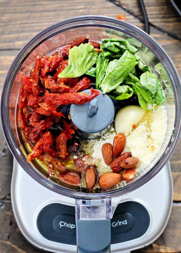 pesto rosso in blender- preblended