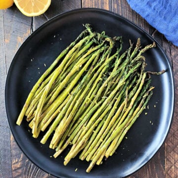 air fryer asparagus on a black plate