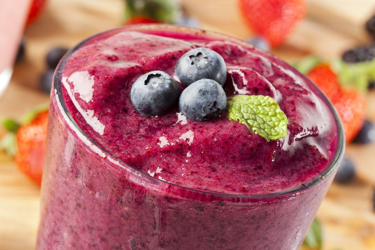 thick blueberry smoothie