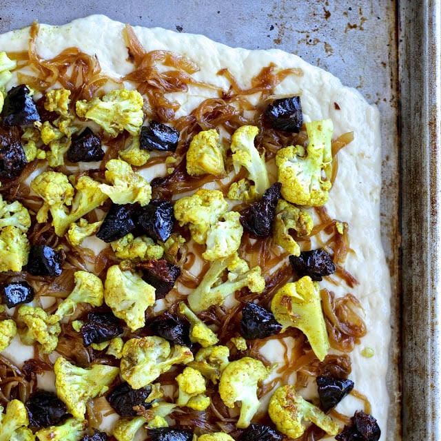 Spiced Cauliflower, Dried Plum and Caramelized Onion Flatbread | The Foodie Physician #cauliflower #driedplums #flatbread