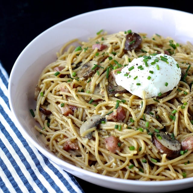 Spaghetti Carbonara with a Warm Poached Egg | The Foodie Physician #reciperedux #pasta #carbonara