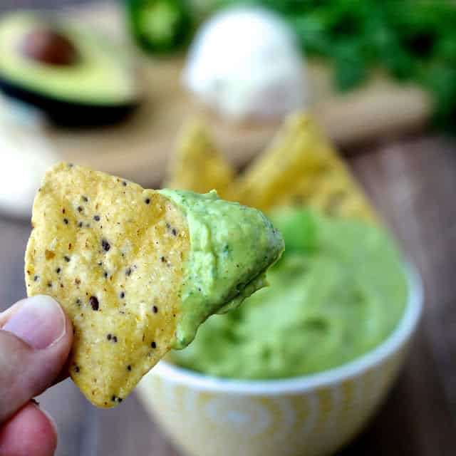 Avocado Yogurt Dip | The Foodie Physician #stonyfieldblogger #dip #greekyogurt