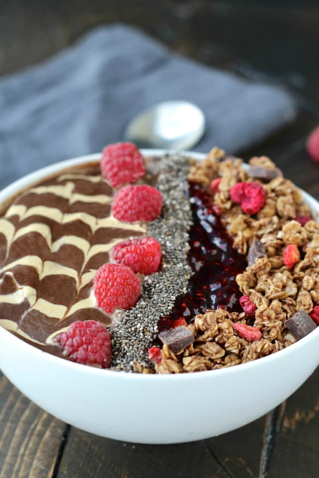Chocolate Peanut Butter & Jelly Smoothie Bowl | @foodiephysician Chocolate Peanut Butter & Jelly Smoothie Bowl | @foodiephysician