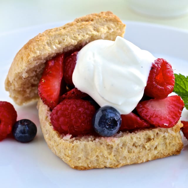 #thefoodiephysician #ThisisMapleHill #strawberryshortcake #GreekYogurt