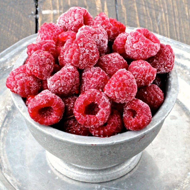 Raspberry Coconut Smoothie Bowl