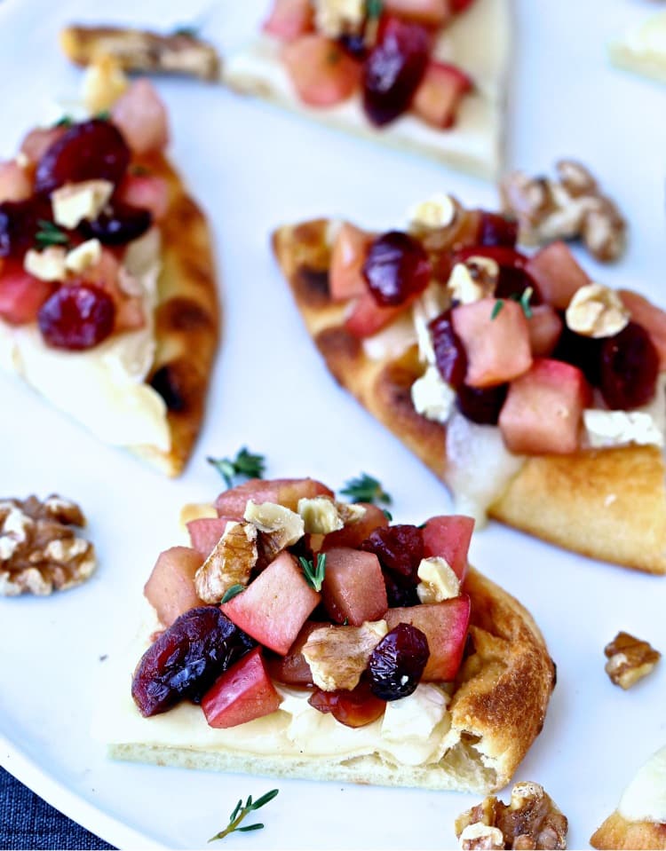 Holiday Naan Crostini | @foodiephysician