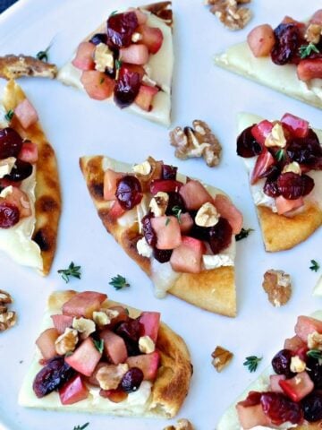 Holiday Naan Crostini | @foodiephysician
