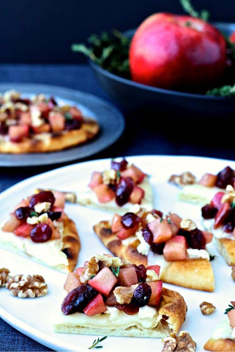 Holiday Naan Crostini | @foodiephysician