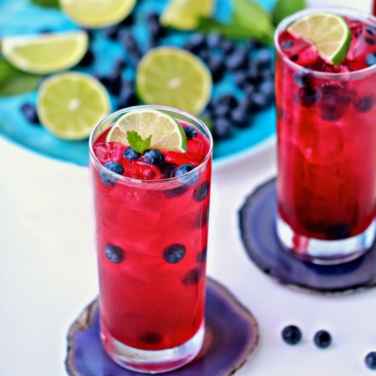 Blueberry Mint Limeade | @foodiephysician