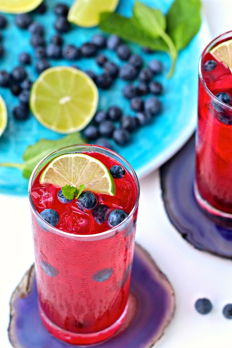 Blueberry Mint Limeade | @foodiephysician