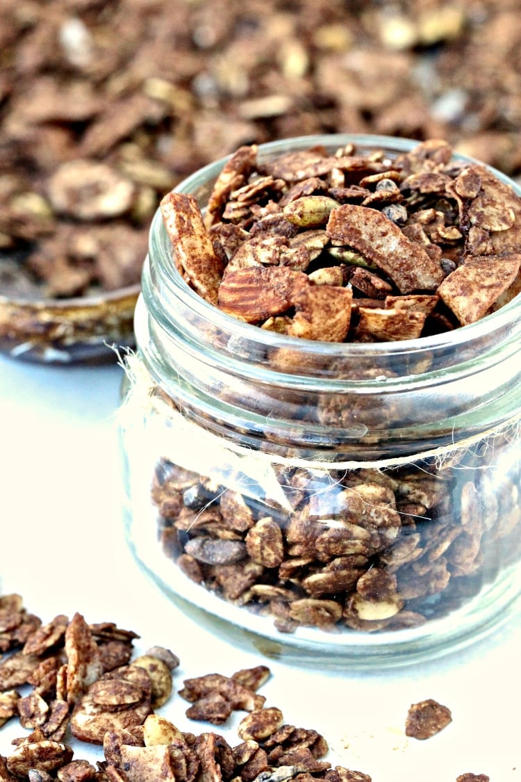 Chocolate Coconut Almond Granola | @foodiephysician