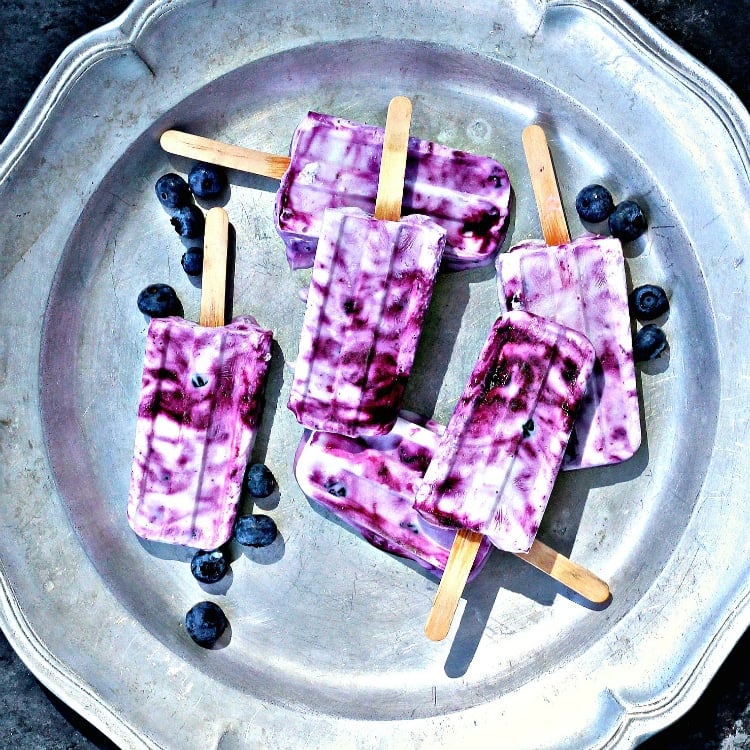 4 Ingredient Blueberry Yogurt Popsicles | @foodiephysician