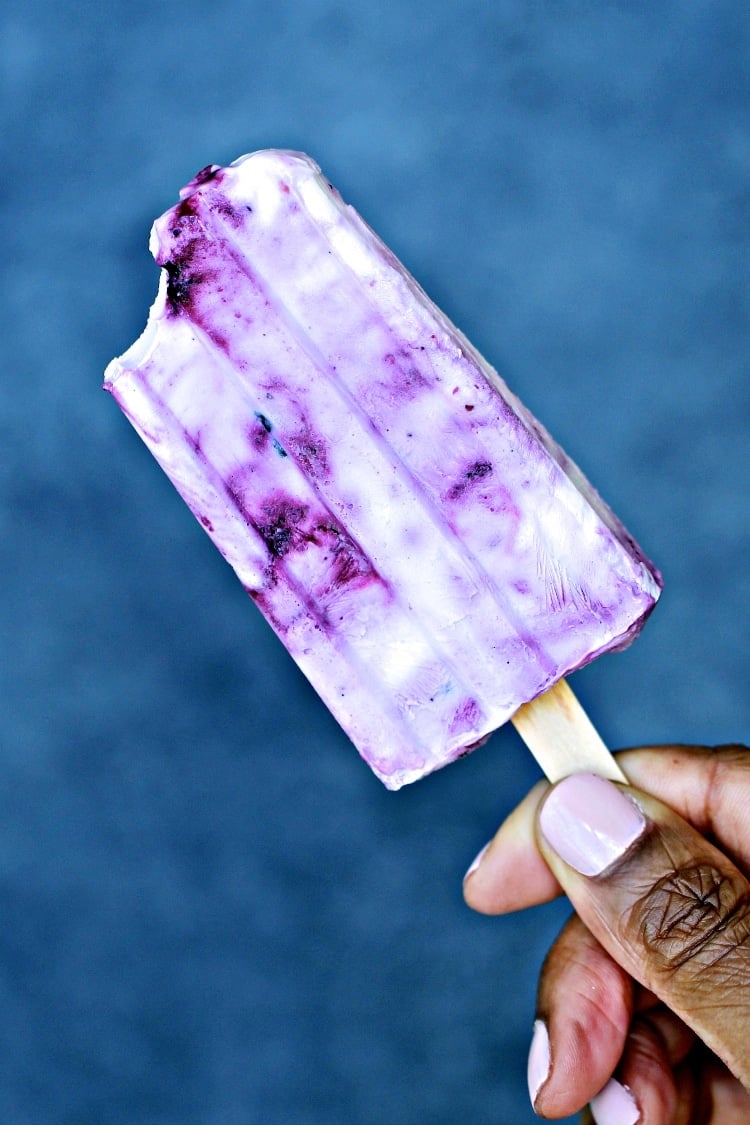 4 Ingredient Blueberry Yogurt Popsicles | @foodiephysician