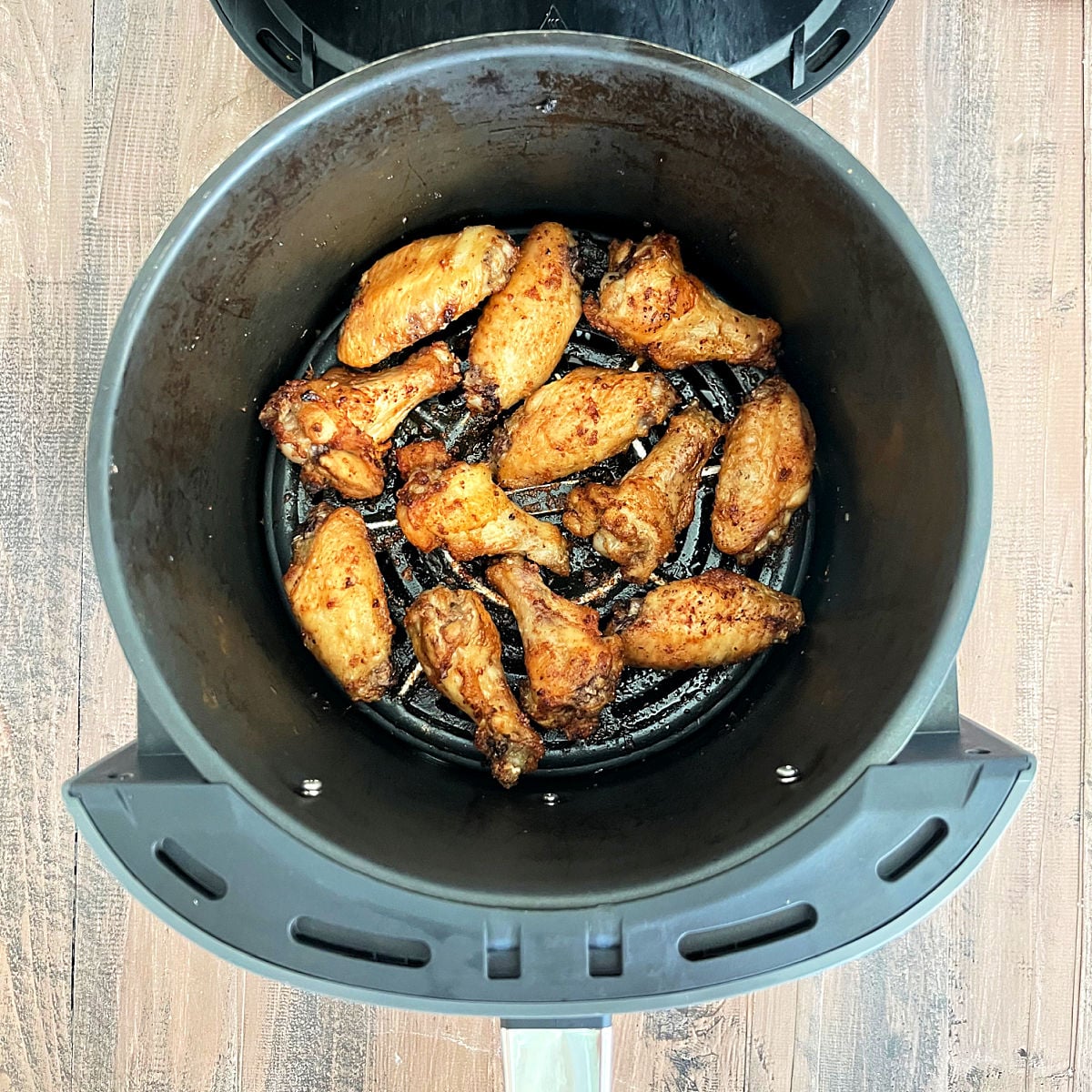 Steps for making air fryer frozen chicken wings